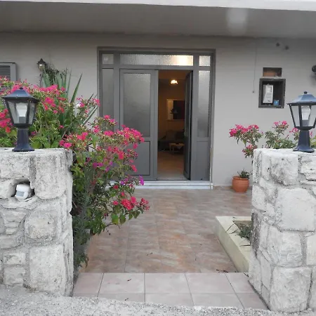 בית נופש Chrissi's House With Garden And Sea View Zerviana קיסאמוס